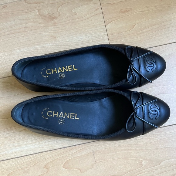 CHANEL Black Leather Ballet Flats - Picture 3 of 8